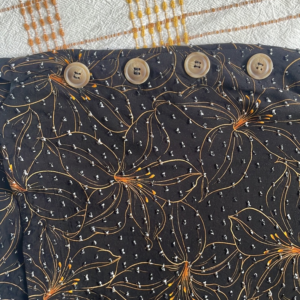 DR2 Black Floral Print Top - Picture 4 of 7